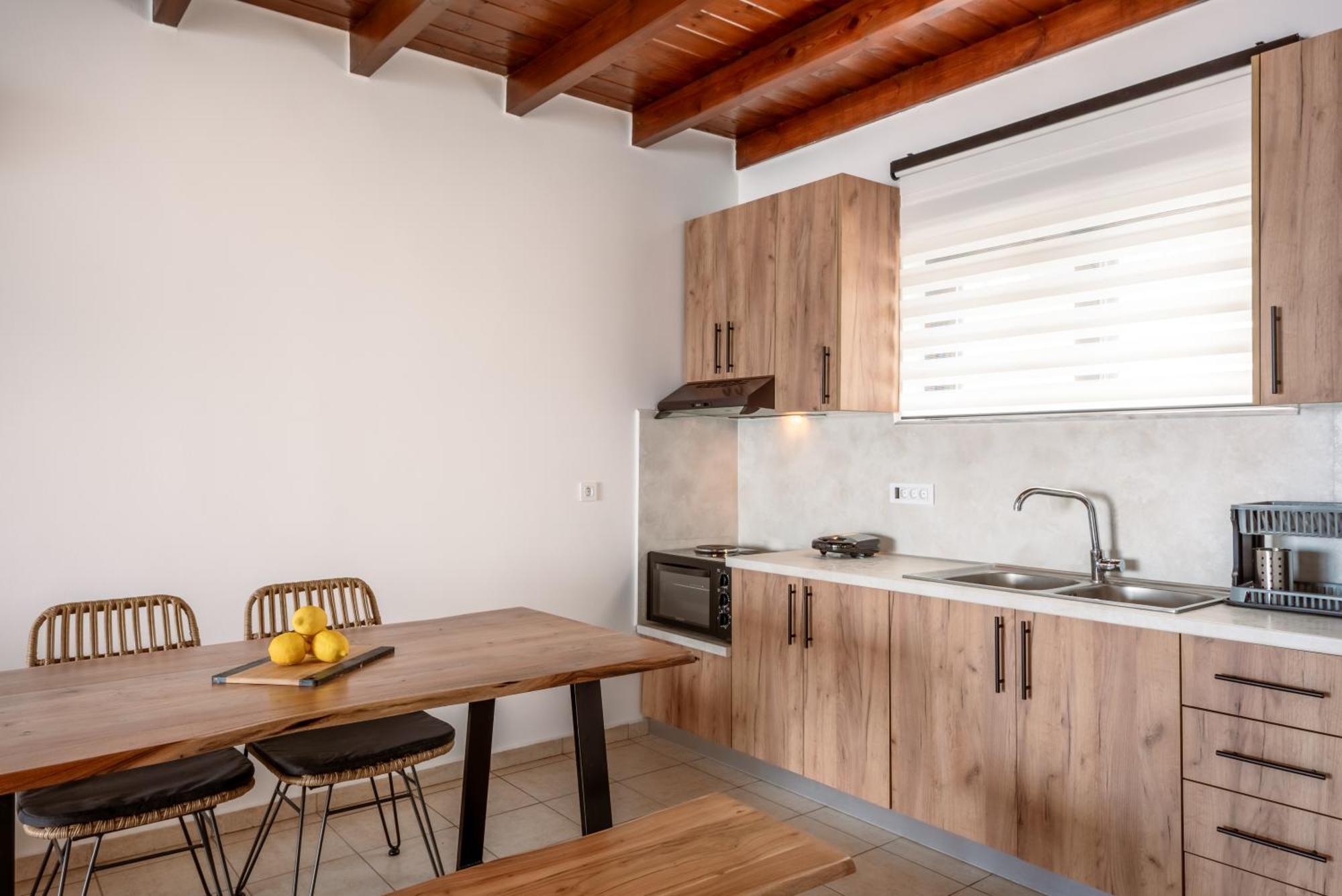 Superb Apartments Kriaras Sea View In Sfakia Hora Sfakion Exterior photo