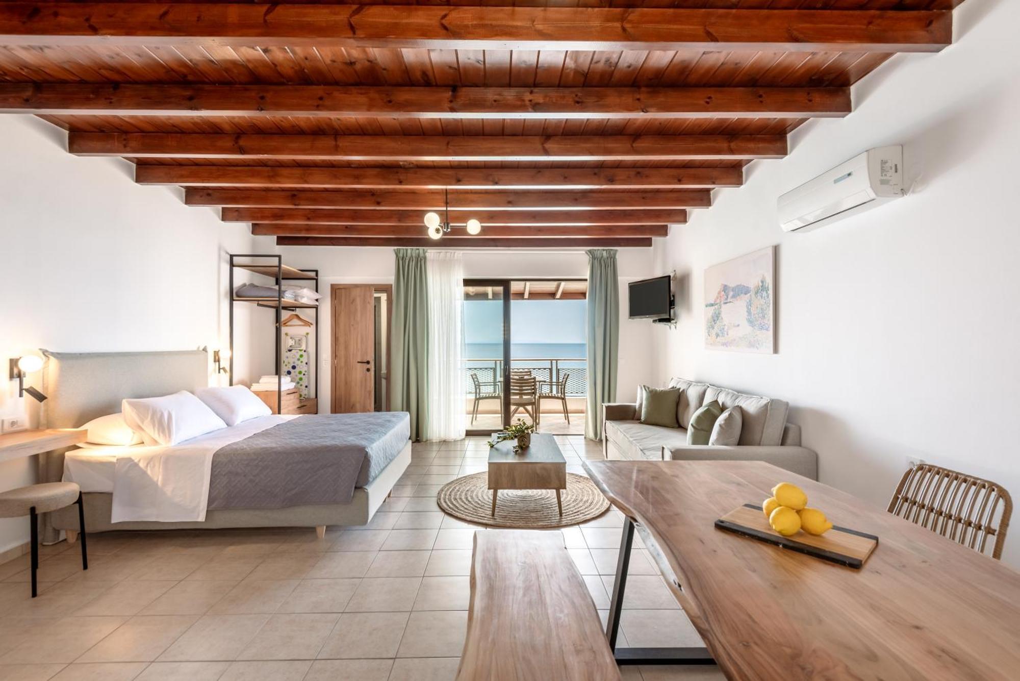 Superb Apartments Kriaras Sea View In Sfakia Hora Sfakion Exterior photo