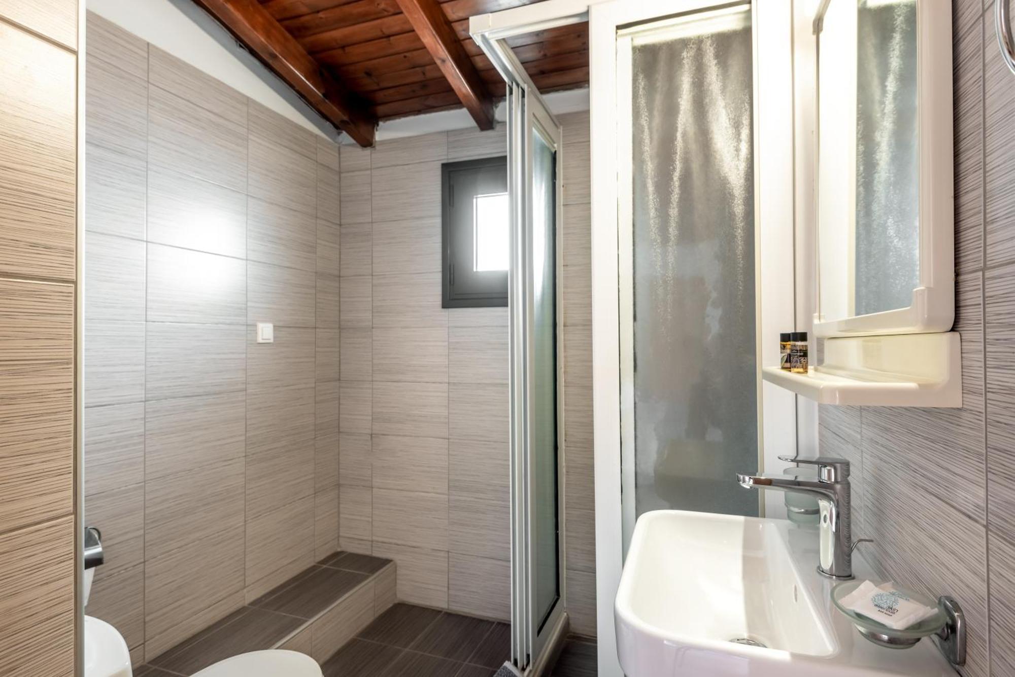 Superb Apartments Kriaras Sea View In Sfakia Hora Sfakion Exterior photo
